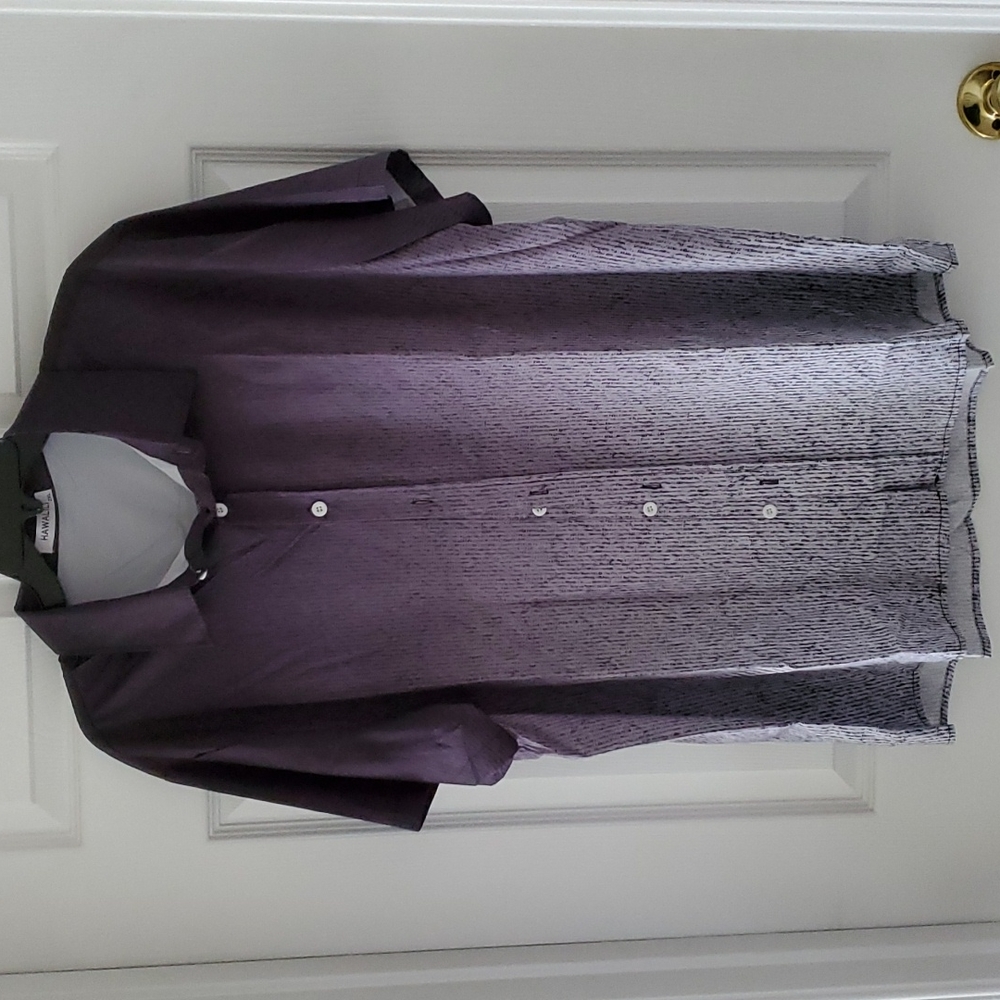 Men's short sleeve button down shirt. 2XL. Black/gray, but in some light purple.